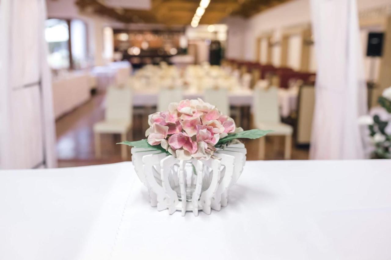 Uniqhotel Cesky Sternberk Esterno foto