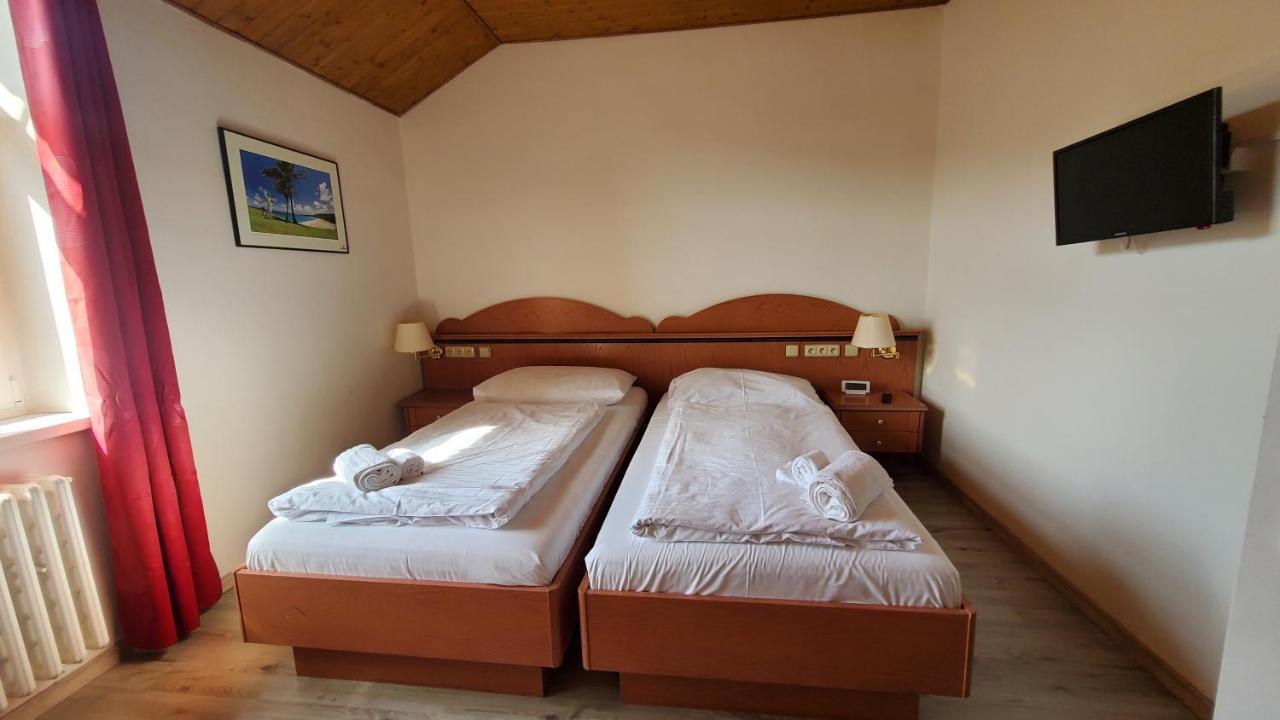 Uniqhotel Cesky Sternberk Esterno foto
