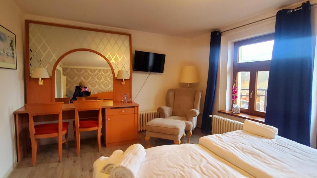 Uniqhotel Cesky Sternberk Esterno foto