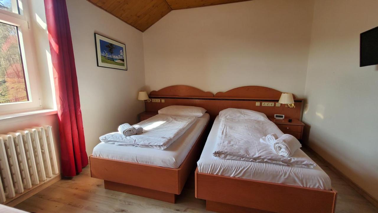 Uniqhotel Cesky Sternberk Esterno foto