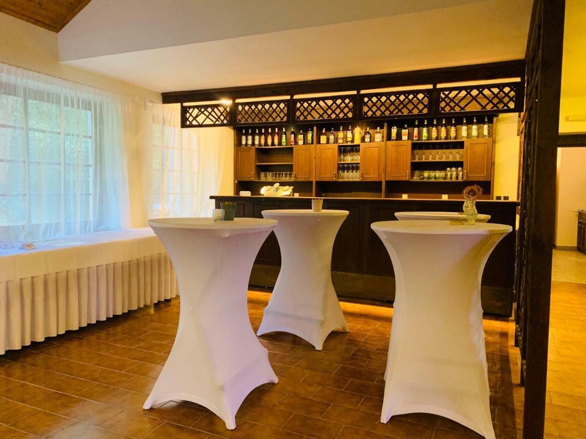 Uniqhotel Cesky Sternberk Esterno foto