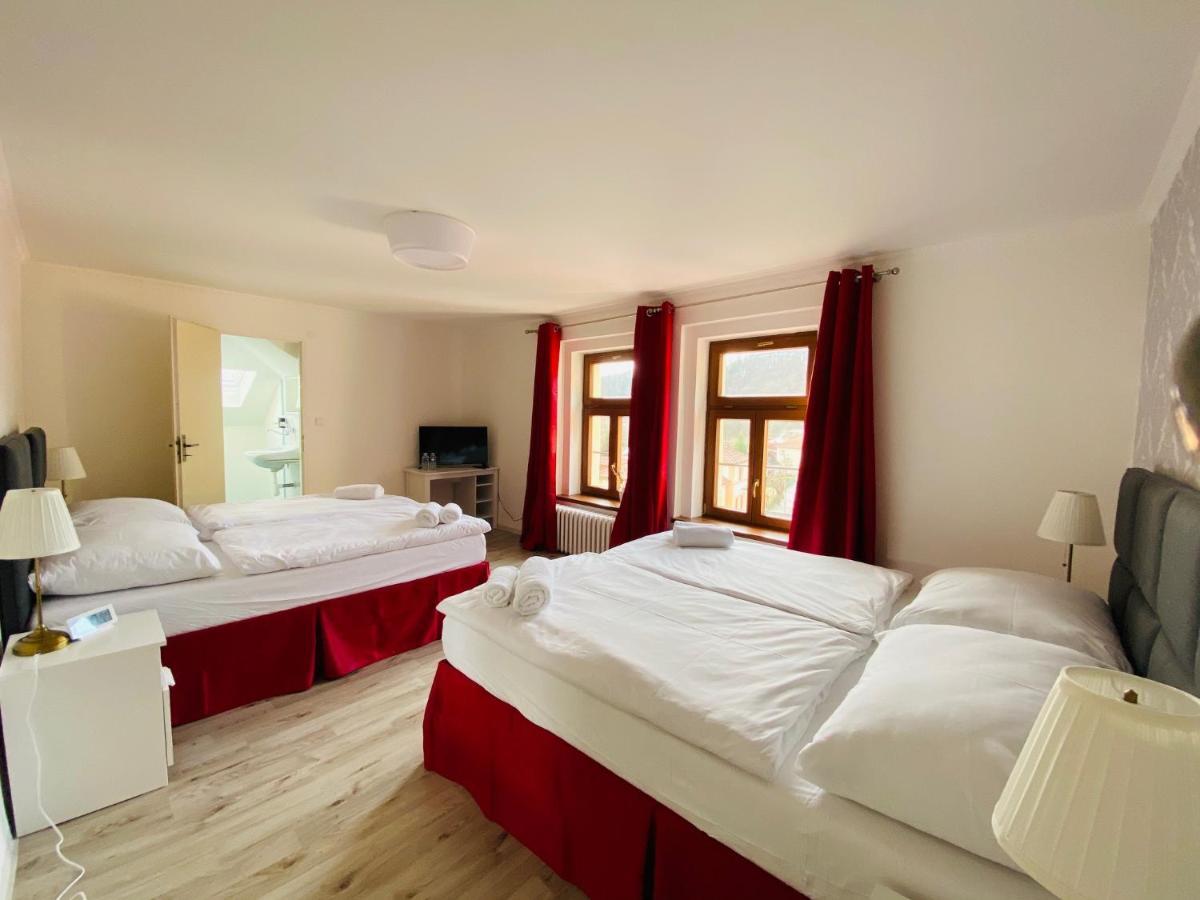 Uniqhotel Cesky Sternberk Esterno foto