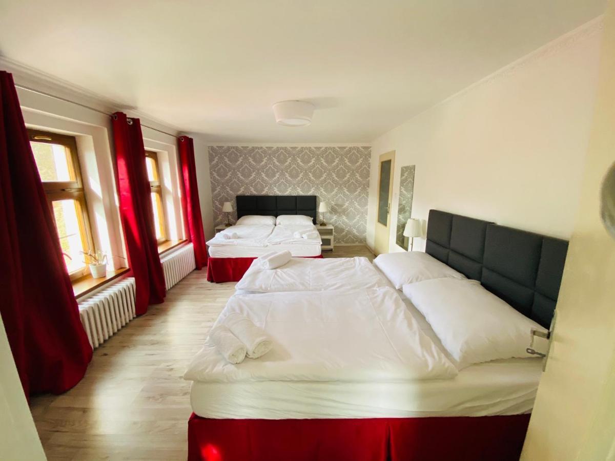 Uniqhotel Cesky Sternberk Esterno foto