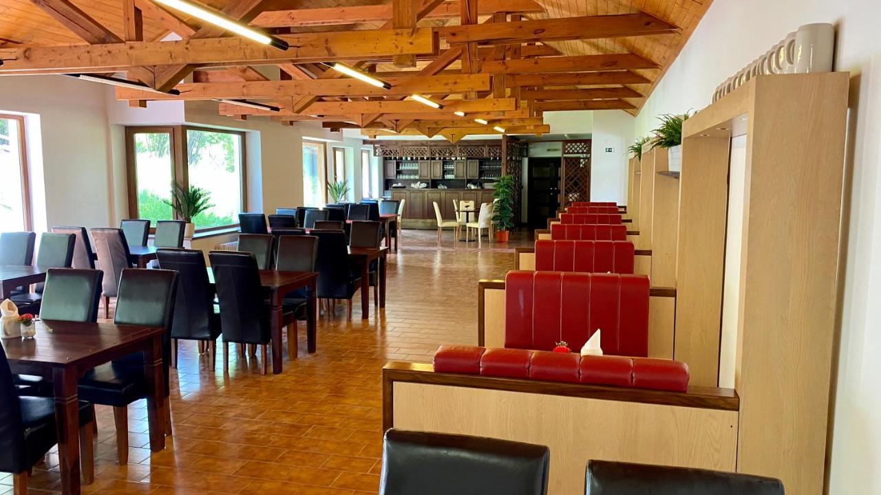 Uniqhotel Cesky Sternberk Esterno foto